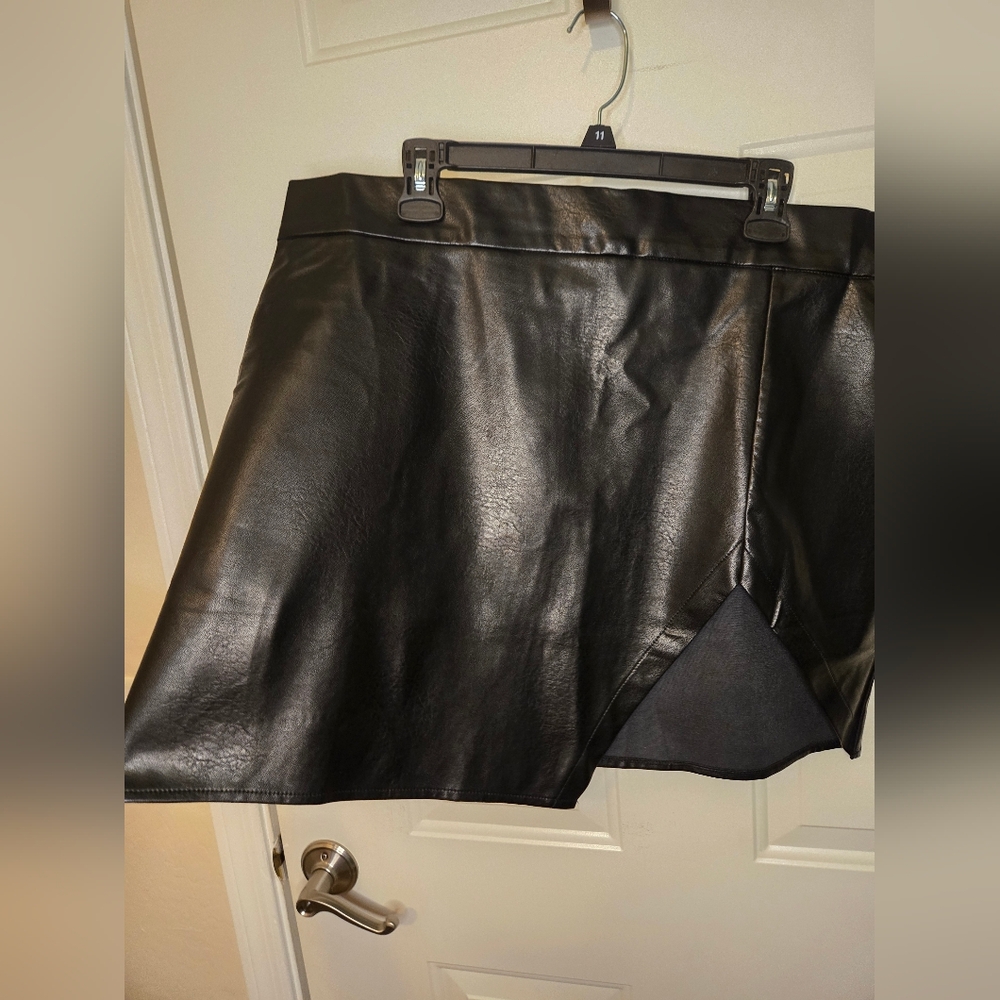 Choies Black Faux Leather Mini Skirt - Picture 3 of 5